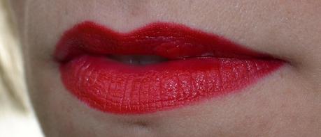 I'm 307 Pupa Luxurious Red Swatches