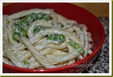 Fileja con panna, piselli e semi di papavero (4)