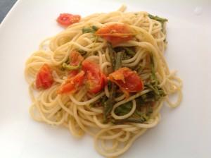 Spaghetti pomodorini e asparagi selvatici