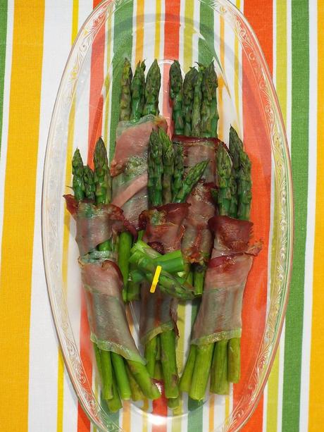 Involtini golosi di asparagi e speck