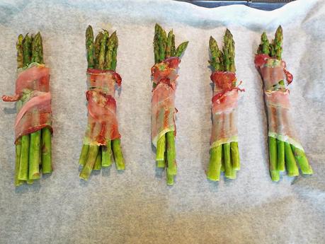 Involtini golosi di asparagi e speck