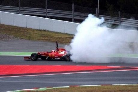 Test Barcellona Day1:Cede il motore sulla Ferrari F14 T di Kimi Raikkonen