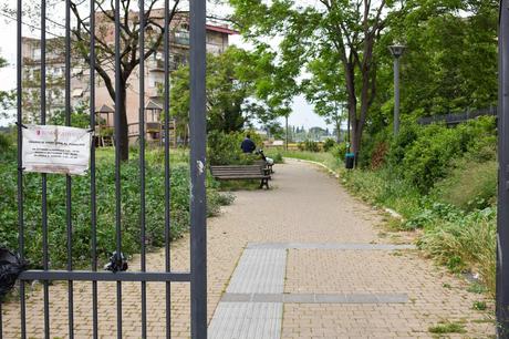 La debacle di tutte (ma tutte) le aree verdi della città. Ecco il parco del Torrione Prenestino, inaugurato pochi anni fa e oggi in rovina