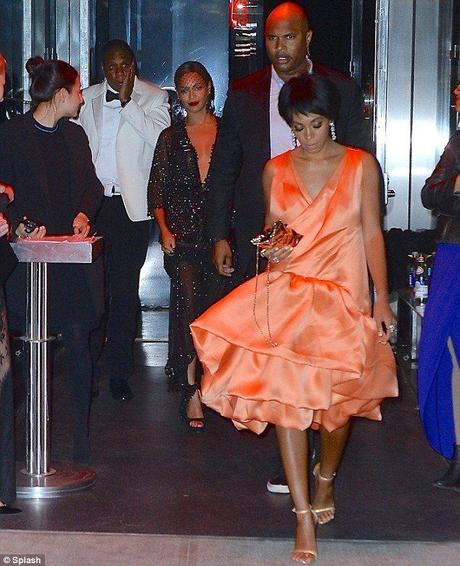 Solange Knowles picchia Jayz: Beyoncè immobile #Sfrantaghirò nel DNA