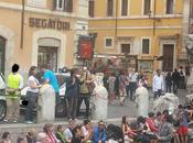 sogno ogni blog antidegrado: conflitto interesse abusivi. Ecco pittori Piazza Navona denunciano cumprà. Fantastico!!!