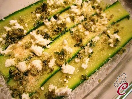 Lasagna di zucchine con feta e mandorle al basilico: sapori primaverili che ripagano la lunga attesa