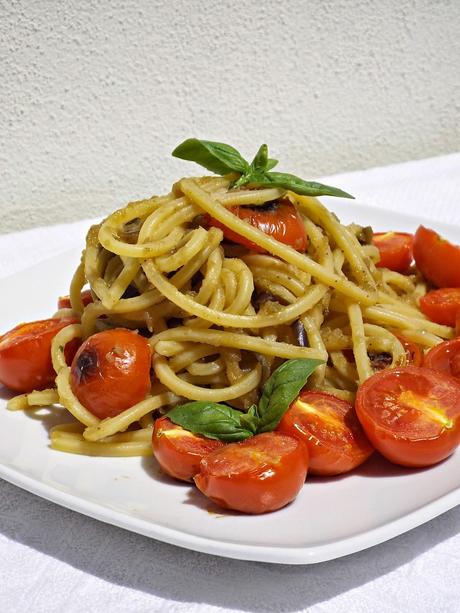 Spaghettoni alla crema di melanzana e pomodorini confit