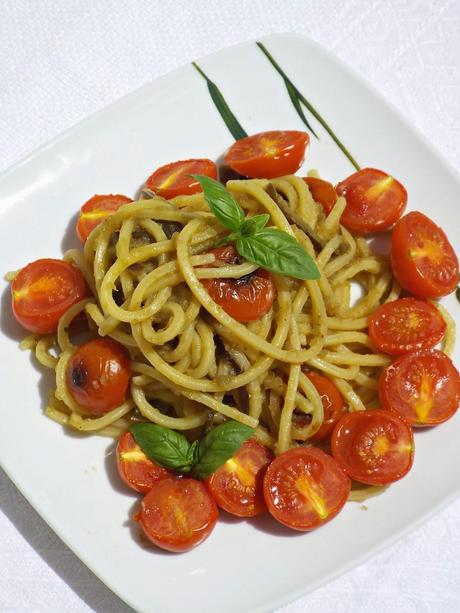 Spaghettoni alla crema di melanzana e pomodorini confit