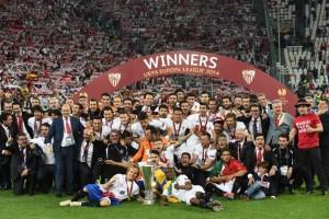 Sevilla FC reginetta d'Europa 2014, dopo la vittoria ai rigori contro il Benfica.