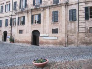 Recanati: la biblioteca di Casa Leopardi continua ad attirare turisti da ogni parte del Mondo