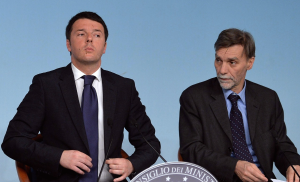 il PdC, Matteo Renzi, insieme al vice-premier, Graziano Delrio (lettera43.it)
