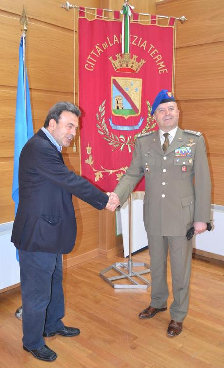 Lamezia Terme/ caserma “Carmine Calò”. Il Comandante COMFOTER visita il 2° Reggimento Aviazione dell’Esercito “Sirio”