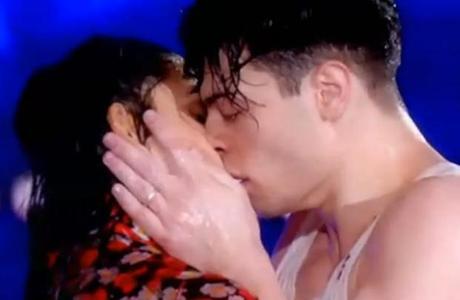 bacio Amici 2014 serale: Vincenzo bacia un’altra, la scenata di gelosia di Giovanna – VIDEO