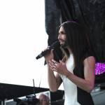 Conchita Wurst trionfa nella “sua” Vienna: foto concerto