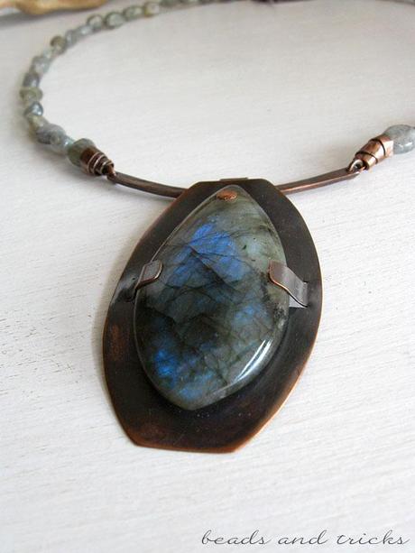 Pendente in rame e labradorite fatto a mano