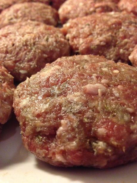 MINI HAMBURGERS AROMATIZZATI CON CONTORNO DI RATATOUILLE