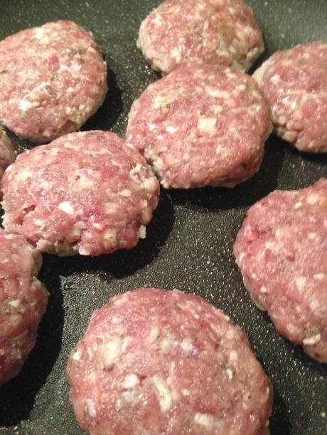 MINI HAMBURGERS AROMATIZZATI CON CONTORNO DI RATATOUILLE