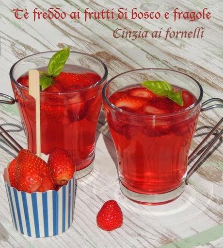 tè freddo alle fragole e frutti di bosco 