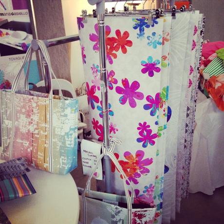 stand al sunday market.. le stole da tavola, iper-colorate!