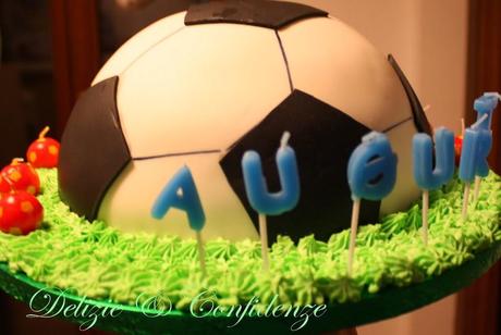 Torta di compleanno a forma di pallone