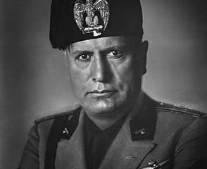 BENITO MUSSOLINI, ANNEES 1930