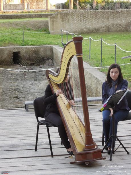 Arpa e flauto al tramonto per le Suggestioni all'Imbrunire di Napoli