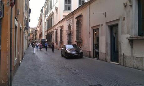 Il Tridente Mediceo in mille foto. Forse l'autorimessa abusiva a cielo aperto più bella del mondo? A voi i commenti