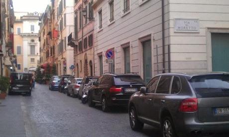 Il Tridente Mediceo in mille foto. Forse l'autorimessa abusiva a cielo aperto più bella del mondo? A voi i commenti