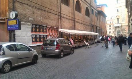 Il Tridente Mediceo in mille foto. Forse l'autorimessa abusiva a cielo aperto più bella del mondo? A voi i commenti