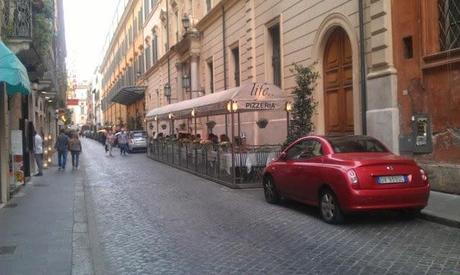 Il Tridente Mediceo in mille foto. Forse l'autorimessa abusiva a cielo aperto più bella del mondo? A voi i commenti