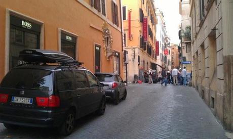 Il Tridente Mediceo in mille foto. Forse l'autorimessa abusiva a cielo aperto più bella del mondo? A voi i commenti