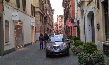 Il Tridente Mediceo in mille foto. Forse l'autorimessa abusiva a cielo aperto più bella del mondo? A voi i commenti