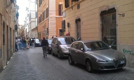 Il Tridente Mediceo in mille foto. Forse l'autorimessa abusiva a cielo aperto più bella del mondo? A voi i commenti