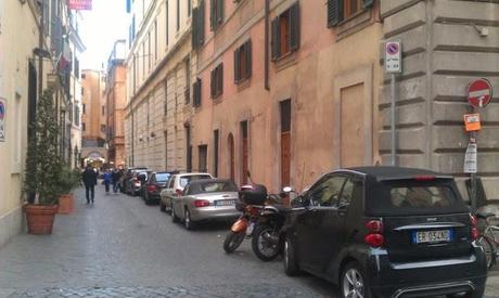 Il Tridente Mediceo in mille foto. Forse l'autorimessa abusiva a cielo aperto più bella del mondo? A voi i commenti