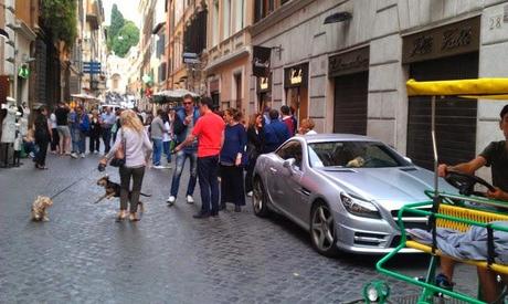 Il Tridente Mediceo in mille foto. Forse l'autorimessa abusiva a cielo aperto più bella del mondo? A voi i commenti