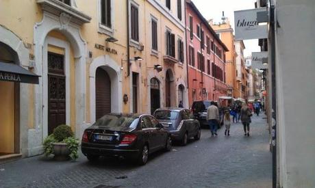 Il Tridente Mediceo in mille foto. Forse l'autorimessa abusiva a cielo aperto più bella del mondo? A voi i commenti