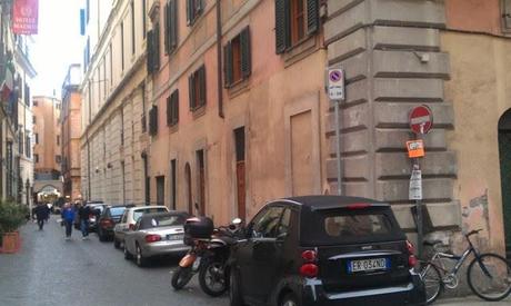 Il Tridente Mediceo in mille foto. Forse l'autorimessa abusiva a cielo aperto più bella del mondo? A voi i commenti