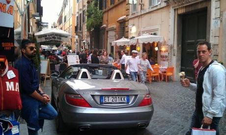 Il Tridente Mediceo in mille foto. Forse l'autorimessa abusiva a cielo aperto più bella del mondo? A voi i commenti