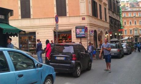 Il Tridente Mediceo in mille foto. Forse l'autorimessa abusiva a cielo aperto più bella del mondo? A voi i commenti