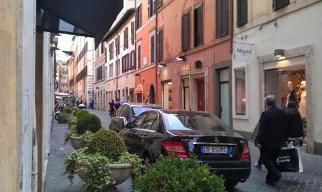 Il Tridente Mediceo in mille foto. Forse l'autorimessa abusiva a cielo aperto più bella del mondo? A voi i commenti