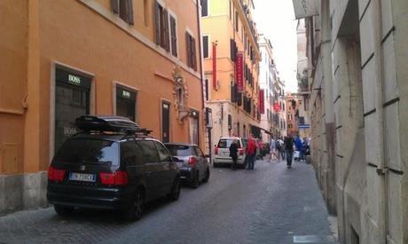 Il Tridente Mediceo in mille foto. Forse l'autorimessa abusiva a cielo aperto più bella del mondo? A voi i commenti