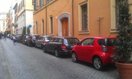 Il Tridente Mediceo in mille foto. Forse l'autorimessa abusiva a cielo aperto più bella del mondo? A voi i commenti