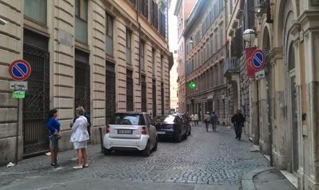 Il Tridente Mediceo in mille foto. Forse l'autorimessa abusiva a cielo aperto più bella del mondo? A voi i commenti