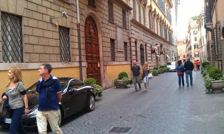 Il Tridente Mediceo in mille foto. Forse l'autorimessa abusiva a cielo aperto più bella del mondo? A voi i commenti