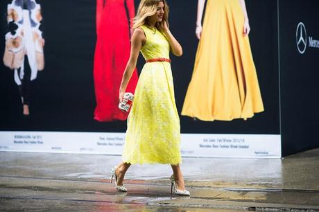 giallo colore dell'estate 2014 abbinamenti con il colore giallo come abbinare il giallo outfit in giallo immagini di outfit in giallo street style giallo how to wear yellow fashion blogger italiane colorblock by felym fashion blog di mariafelicia magno mariafelicia magno blogger di colorblock by felym borse gialle estate 2014 abiti gialli estate 2014 giallo street style primavera estate 2014 blog di moda colorblock by felym outfit in giallo street style