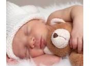 Neonati, carezze rafforzano legame genitore-figlio