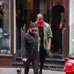 Kim Kardashian e Kanye West arrivano a Parigi: matrimonio il 24 maggio