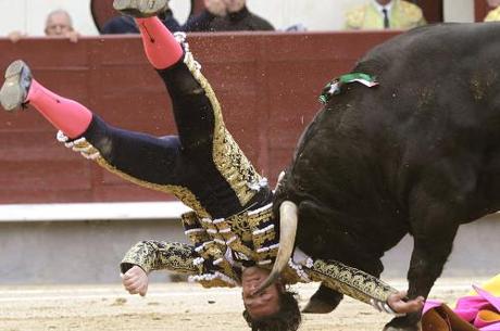 Dramma a Las Ventas di Madrid: feriti i tre toreri e corrida sospesa