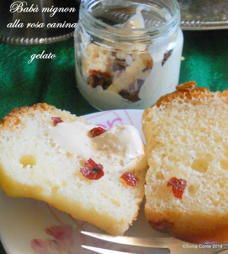 Babà mignon e gelato alla rosa canina