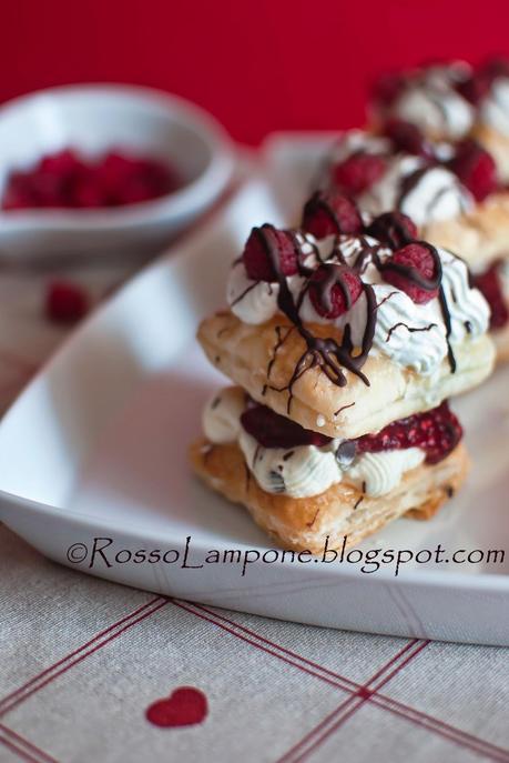 MINI MILLEFOGLIE AI LAMPONI E MASCARPONE VARIEGATI AL CIOCCOLATO